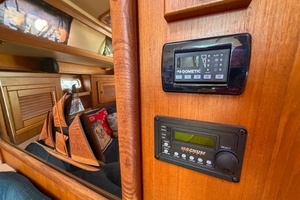 1993 Catalina 42 thumbnail 9