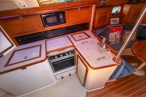 1993 Catalina 42 thumbnail 10