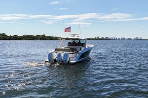 LA DOLCE VITA Worth Avenue Yachts