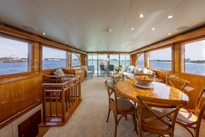 2004 Hatteras Sport Deck thumbnail 5