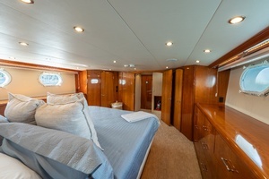 2004 Hatteras Sport Deck thumbnail 13