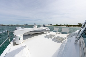 2004 Hatteras Sport Deck thumbnail 38