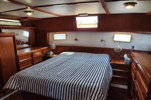 Harvest Moon 42ft Jefferson Yacht For Sale