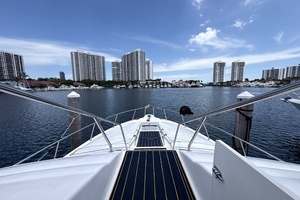2001 Sea Ray 450 Express Bridge thumbnail 5