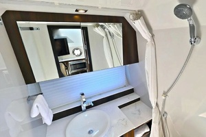 2021 Cruisers Yachts 42 GLS OB thumbnail 30