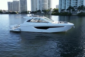 2021 Cruisers Yachts 42 GLS OB thumbnail 3