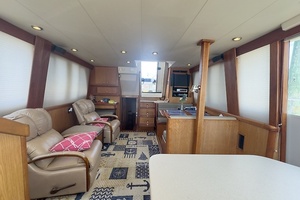 2006 Mainship 43 Trawler thumbnail 5