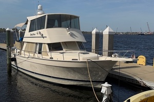2006 Mainship 43 Trawler thumbnail 2