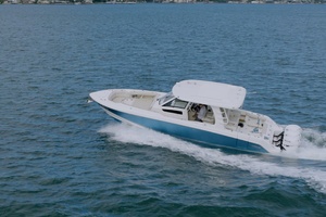 35ft Boston Whaler Yacht For Sale