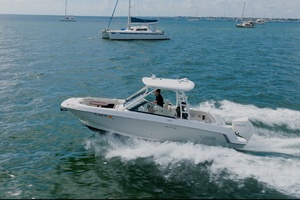 23ft Boston Whaler Yacht For Sale