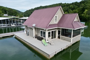 2010 Custom Floating Cabin - Approx 1340sqft thumbnail 1