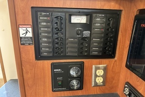 2006 Bayliner 305 thumbnail 40