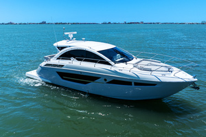 50FT (15.24M) CRUISERS YACHTS Worth Avenue Yachts