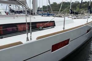 2016 Beneteau Oceanis thumbnail 13