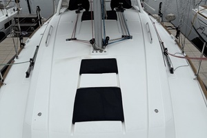 2016 Beneteau Oceanis thumbnail 8