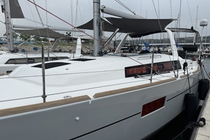 2016 Beneteau Oceanis thumbnail 19