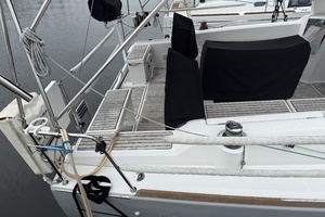 2016 Beneteau Oceanis thumbnail 15