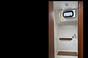 2016 Beneteau Oceanis thumbnail 42