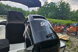 17ft Boston Whaler Yacht For Sale