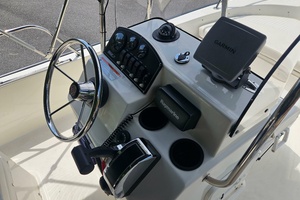 17ft Boston Whaler Yacht For Sale