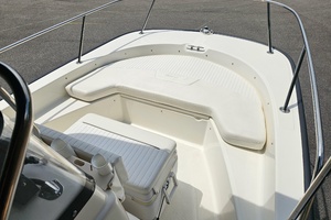 17ft Boston Whaler Yacht For Sale