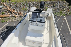 17ft Boston Whaler Yacht For Sale