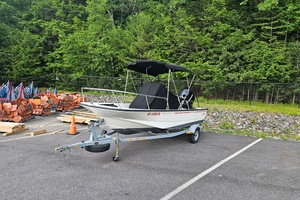17ft Boston Whaler Yacht For Sale