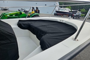 17ft Boston Whaler Yacht For Sale