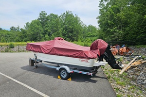17ft Boston Whaler Yacht For Sale