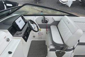 Photo 6071941 for 2024 Sea Ray SDX 250 Outboard  