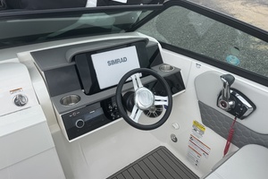 Photo 6071943 for 2024 Sea Ray SDX 250 Outboard  