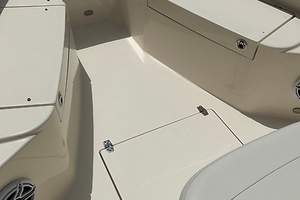 2022 Cobia 262 thumbnail 35