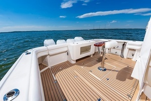 2010 Intrepid 475 Sport Yacht thumbnail 12