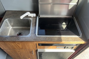 24ft Hewescraft Yacht For Sale