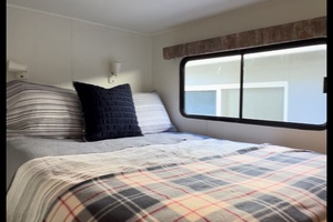 Kingfisher 46ft Aqua Chalet Yacht For Sale