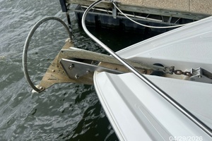 2000 Cruisers Yachts 4450 thumbnail 5