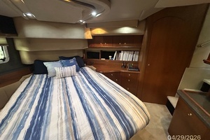 2000 Cruisers Yachts 4450 thumbnail 42