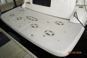 2000 Cruisers Yachts 4450 thumbnail 17
