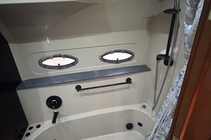 2000 Cruisers Yachts 4450 thumbnail 48