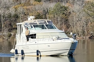 2000 Cruisers Yachts 4450 thumbnail 1
