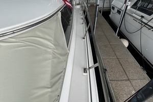 2000 Cruisers Yachts 4450 thumbnail 11