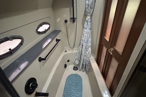 2000 Cruisers Yachts 4450 thumbnail 47