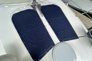 2000 Cruisers Yachts 4450 thumbnail 10