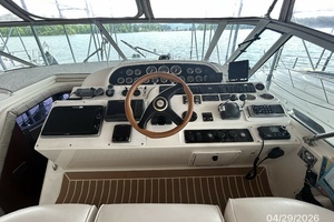 2000 Cruisers Yachts 4450 thumbnail 21