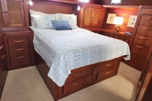1980 Gulfstar 44 Motor Cruiser thumbnail 5