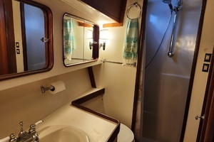1980 Gulfstar 44 Motor Cruiser thumbnail 23