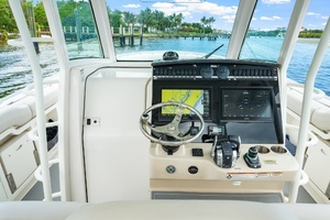 2018 Boston Whaler 380 Outrage thumbnail 16