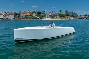 2014 VanDutch 40 thumbnail 5