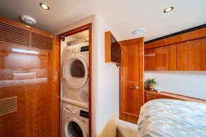 2017 Hatteras 54 GT thumbnail 35