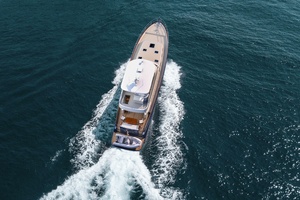 2027 Hunt Yachts 56 Flybridge thumbnail 6